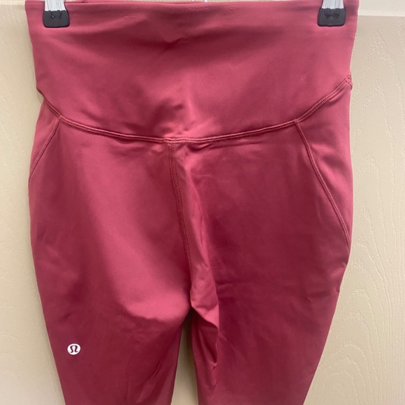lululemon Base Pace 8" Shorts, size 4, Mulled Wine, NWOT - Picture 3 of 3